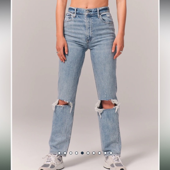 Abercrombie & Fitch Denim - Abercrombie & Fitch Light Wash The 90's Straight
Ultra High Rise 28/6R